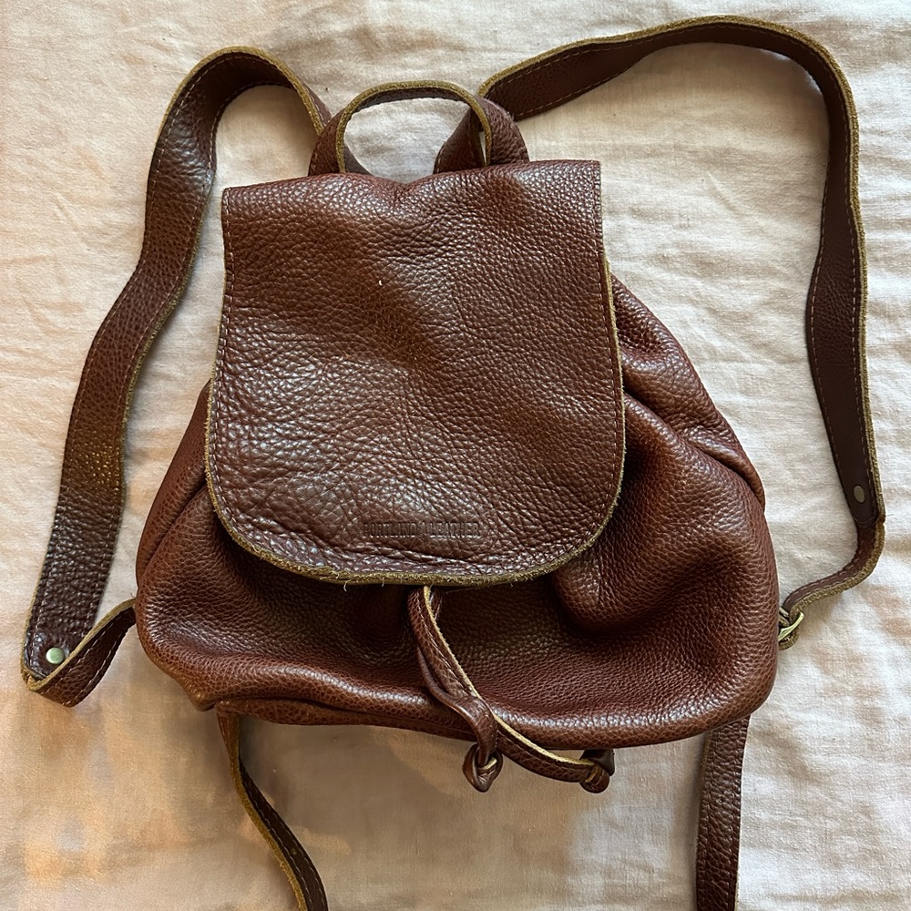 Portland Leather Bucket Backpsck